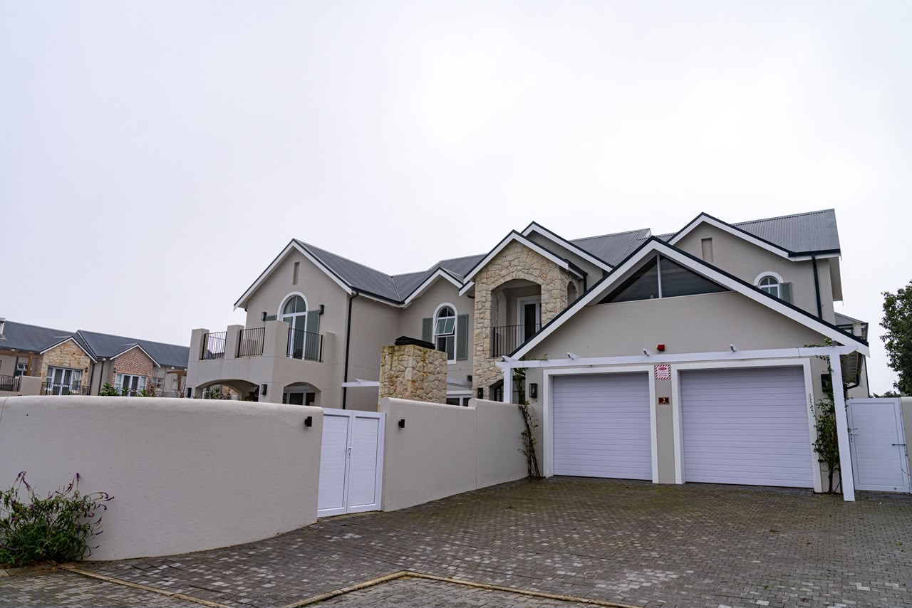 Completed home with stone-clad accents and a double garage, Nooitgedacht