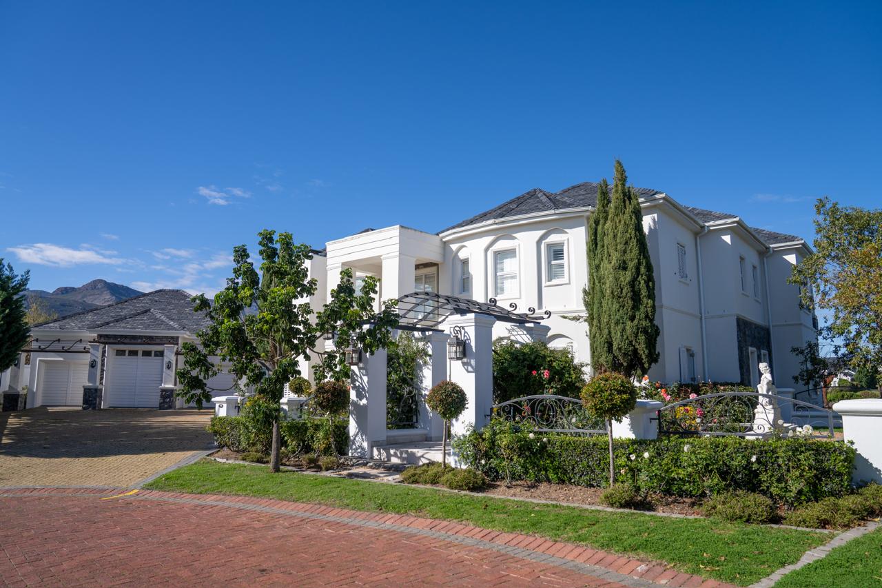 Completed estate home at Val de Vie, Cape Winelands